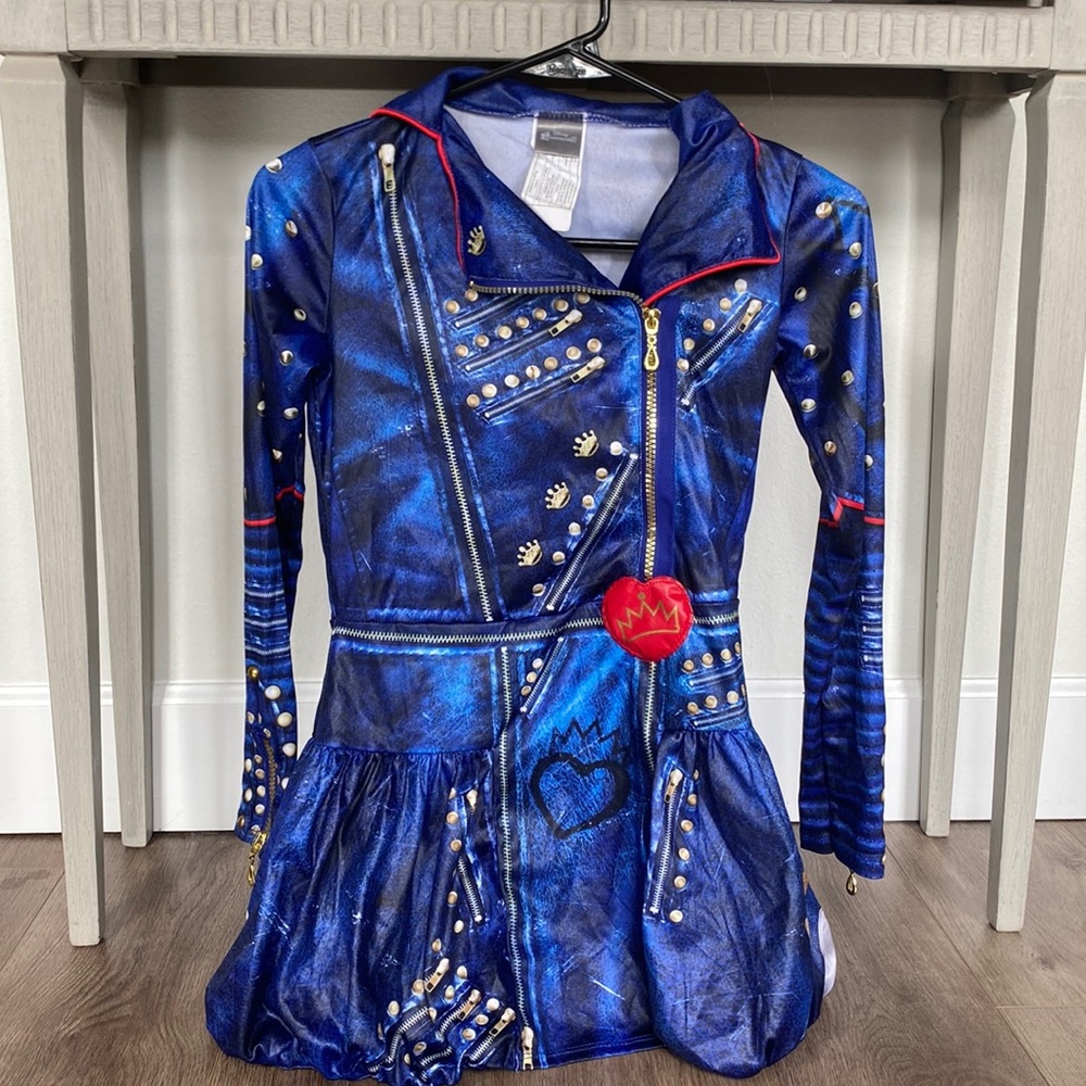 Descendants Evie Costume + Wig